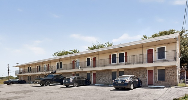 The Hilltop Apartments exterior in Farmersville, Texas