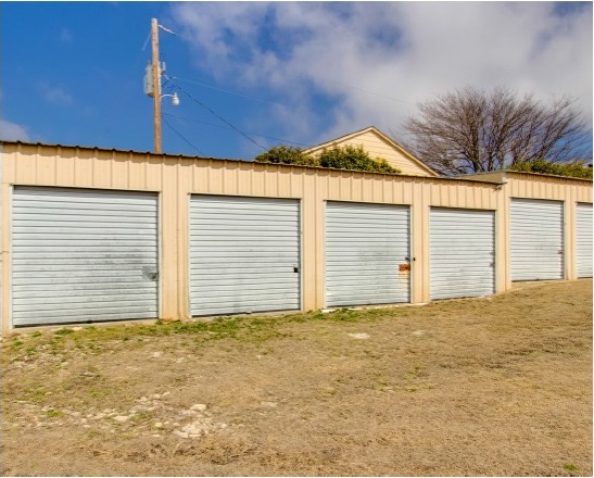 The Hilltop Self Storage in Farmersville, Texas